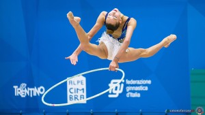 f cerchio vignozzi bianca sfe05413 copia simone ferraro ph